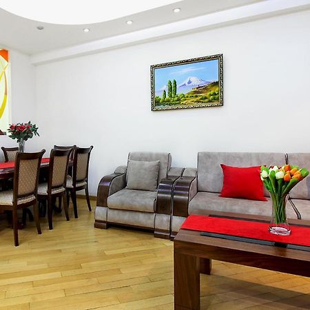 3 Bedroom Apartment Near Republic Square Ереван Экстерьер фото
