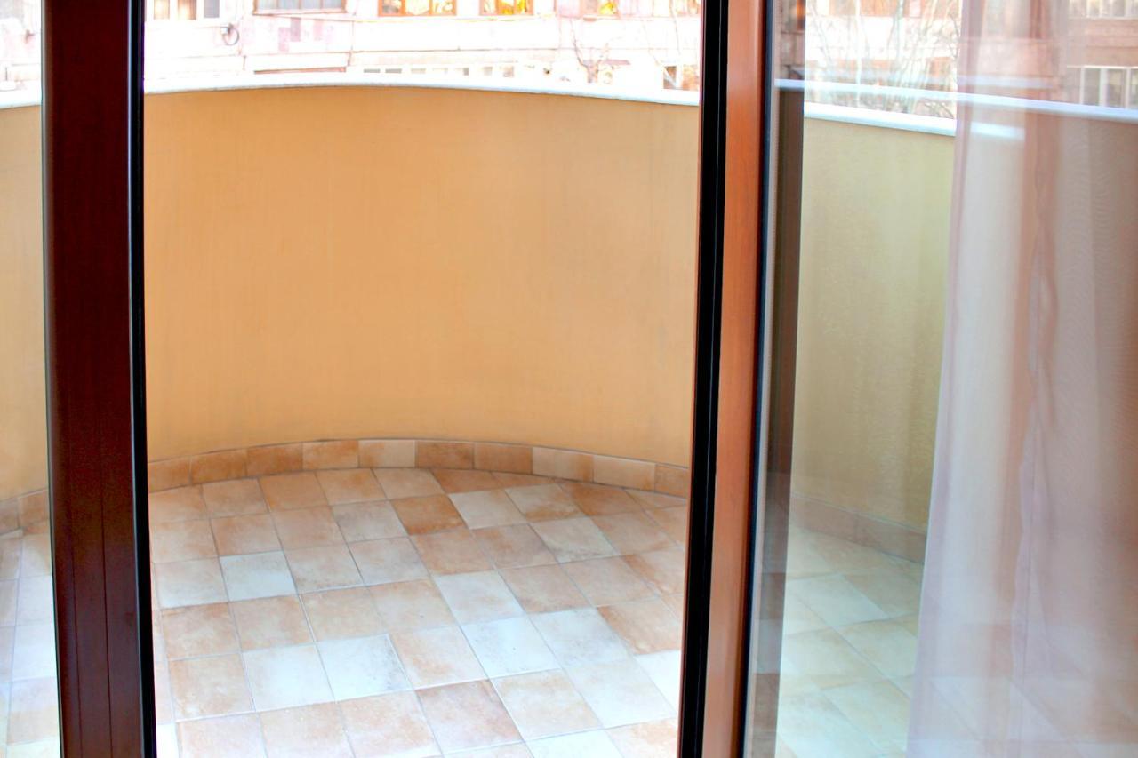 3 Bedroom Apartment Near Republic Square Ереван Экстерьер фото